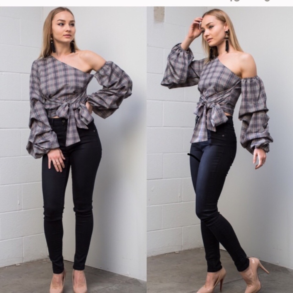 Off The Shoulder Checker Top! Size 1S-1M-1L